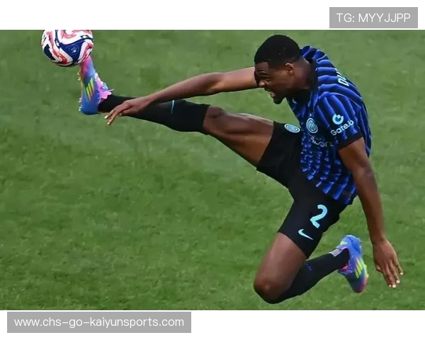 国米邓弗里斯边路推进与速度提升训练